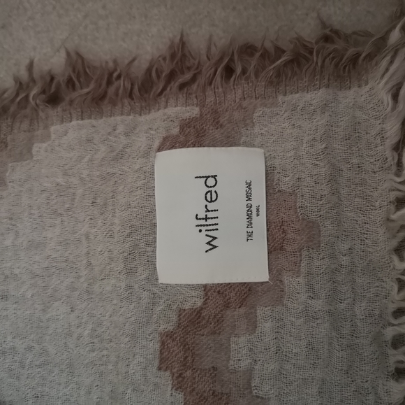 Wilfred Diamond Mosaic Blanket Scarf - Picture 4 of 5